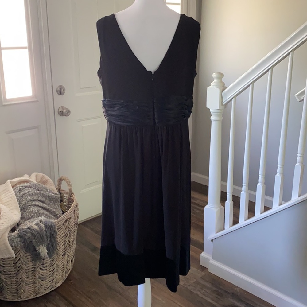 Dress - Picture 4 of 4